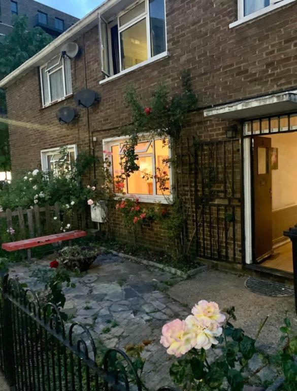 فندق Whitechapel Lindley House R2 لندن المظهر الخارجي الصورة